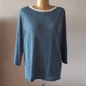 Knit Top Light Sweater with Pearl Collar Detail